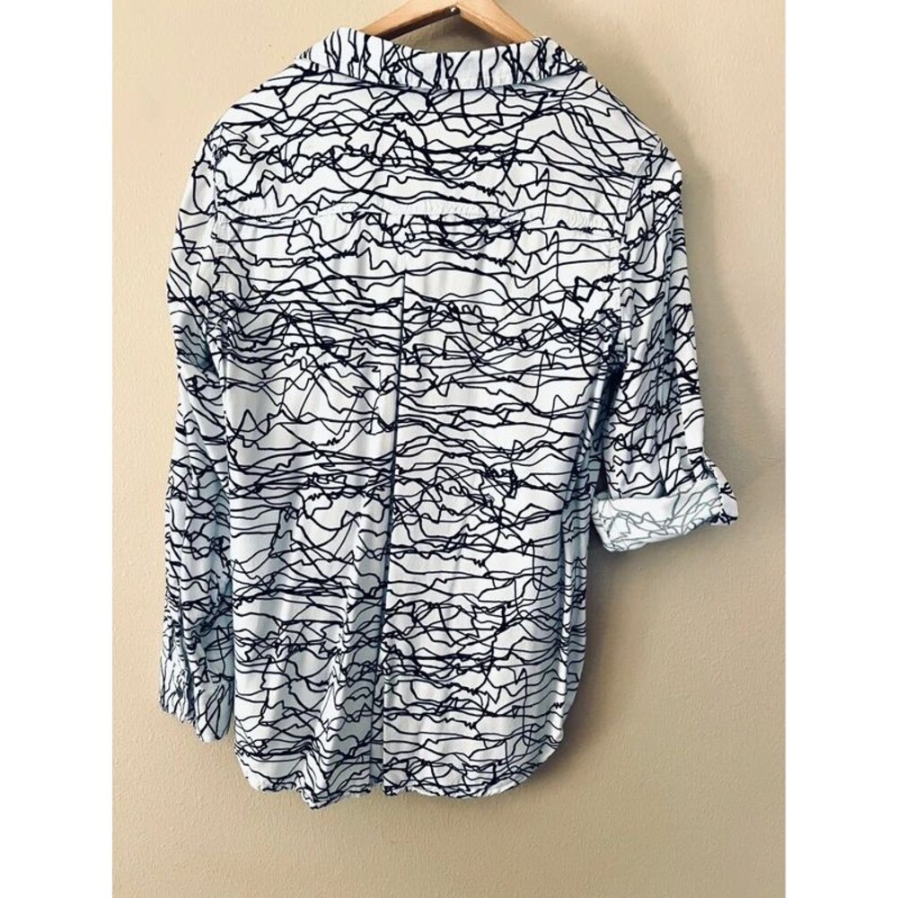 Womens Rock & Republic Black and White Abstract Shirt Size Medium - Picture 2 of 2